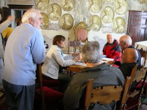 Riunione dei fondatori della Rete dei Cammini nella sala del Vescovado di Bobbio (20925 bytes)